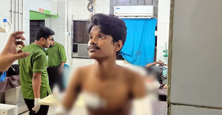 শিক্ষার্থীকে কুপিয়ে টাকা–ফোন নিয়ে গেল ছিনতাইকারীরা